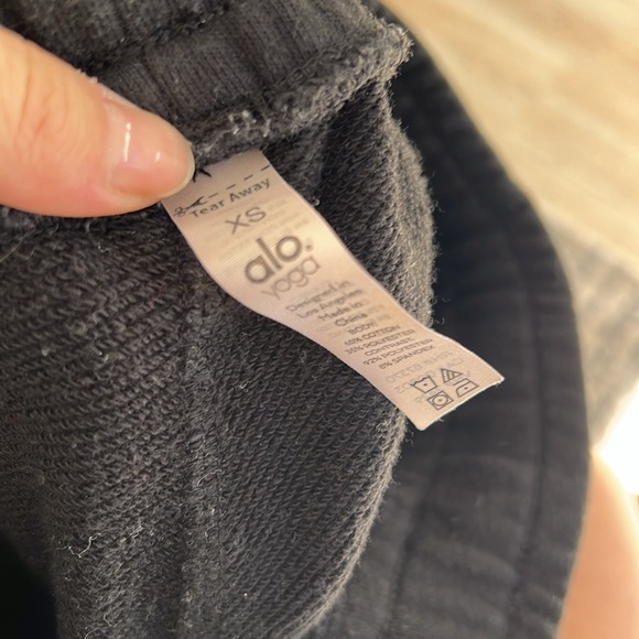 Alo yoga Sweats - Picture 4 of 4